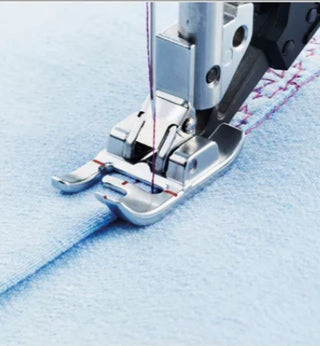 Pfaff Right Edge Bi-Level Foot (D E G J K L)